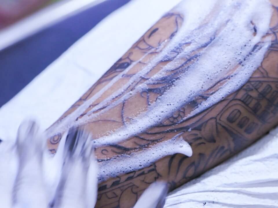 How to clean your tattoo after it’s uncovered