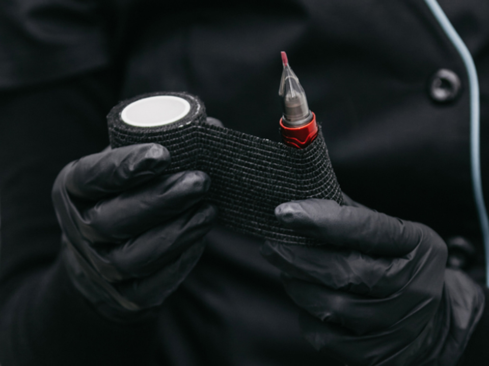 The tattoo machine wraps