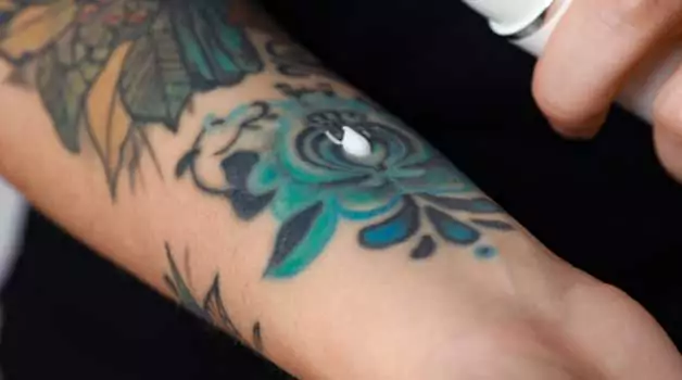 How does numbing cream work