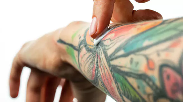 How to moisturize tattoo correctly