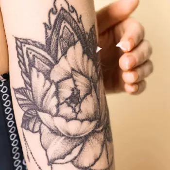 Moisturizing the tattoo