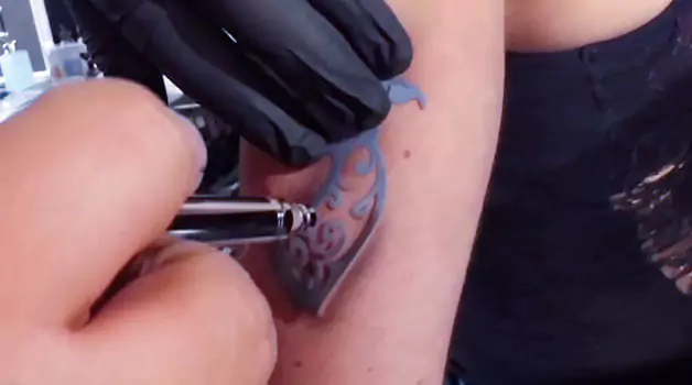 What is an airbrush tattoo