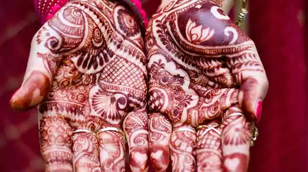 Color cycle of henna tattoo