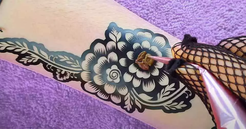 How to use henna tattoo stencils