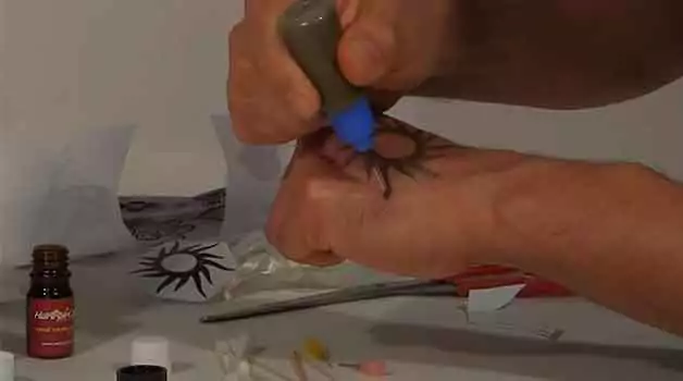 How to use the ultimate henna tattoo Kit