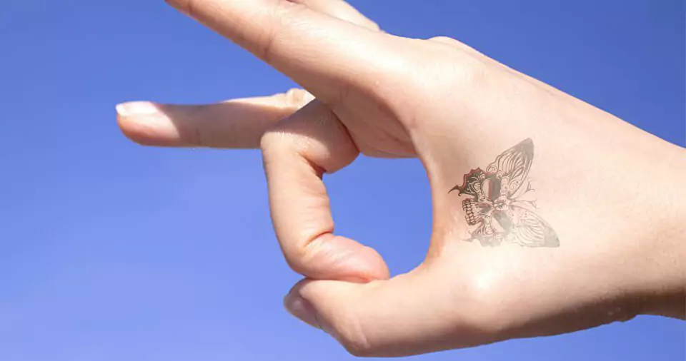 7 Factors-to-consider-when-getting-a-tattoo-between-thumb-index-fingerr