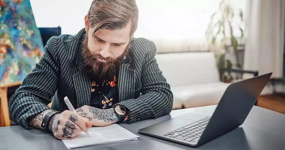 Can real estate agents have tattoos