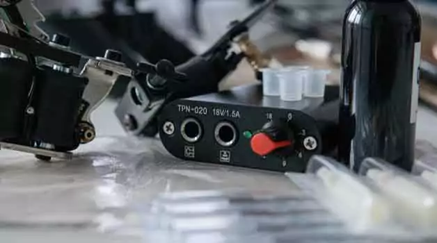 What-factors-should-be-considered-when-choosing-a-tattoo-power-supply