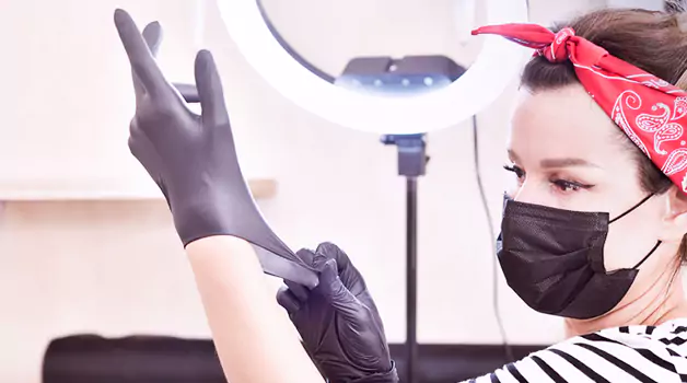 how-to-wear-gloves-for-tattooing