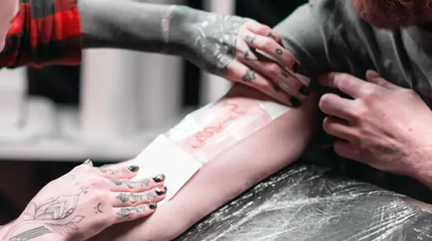 precautions-and-safety-measures-for-using-tattoo-bandages