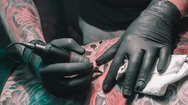 Reasons-why-tattoo-artists-wear-black-gloves
