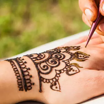 Apply henna