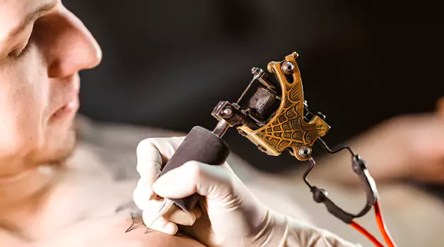 Collarbone-tattoo-reason-behind-the-severe-pain