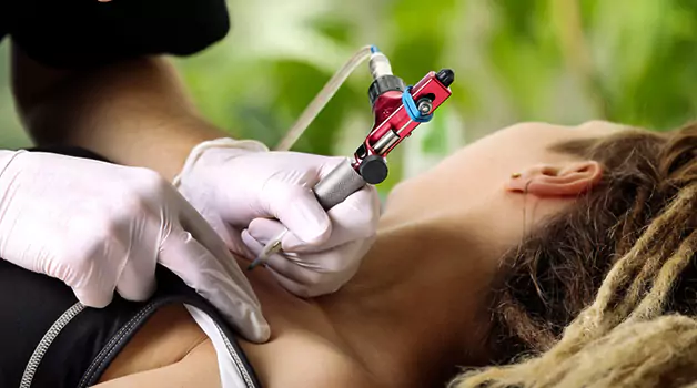 Collarbone-tattoos-do-they-hurt