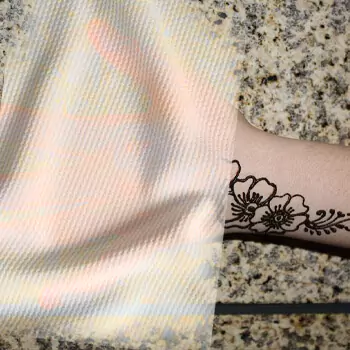 Cover the henna
