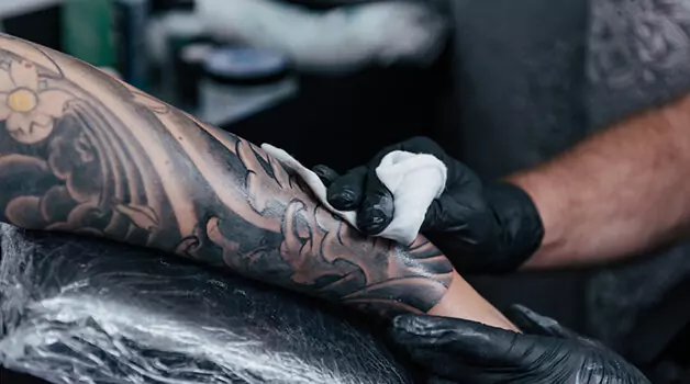 Fresh-black-tattoo-aftercare-tips