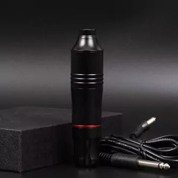 Handling the tattoo machine good shader, bad liner