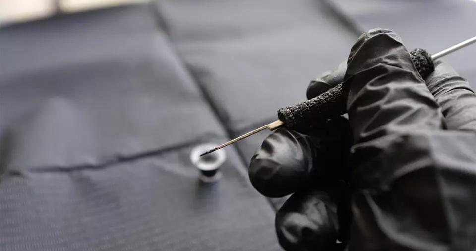 How-far-should-a-tattoo-needle-stick-out