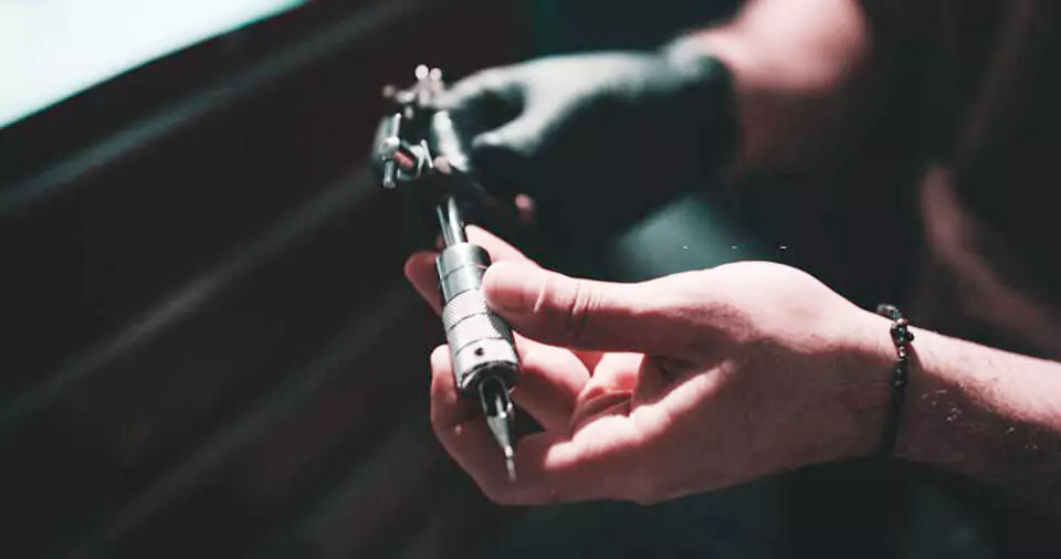 How-to-set-up-a-tattoo-gun
