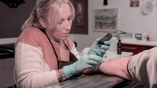 Reasons-tattoo-artists-may-lose-their-cool