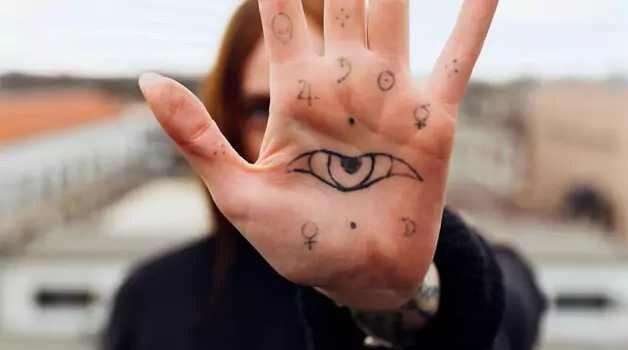 Tattooing techniques for the palm