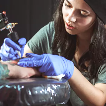 Time and hourly rates of tattoo artists