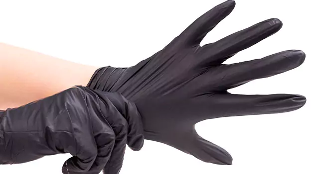 is-wearing-gloves-important-for-tattooing