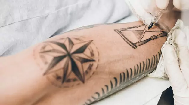 9 ways prevent tattoo lightening as they heal