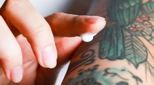 Aquaphor does it cause pimples on new tattoo