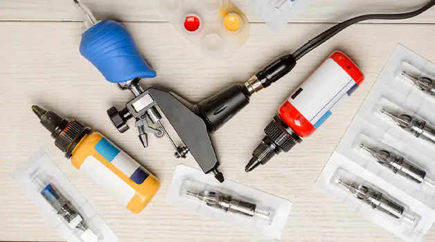 How to choose the essential components included in a tattoo kit for beginners