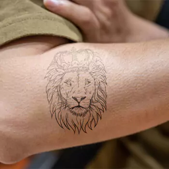 Miniature crown and lion