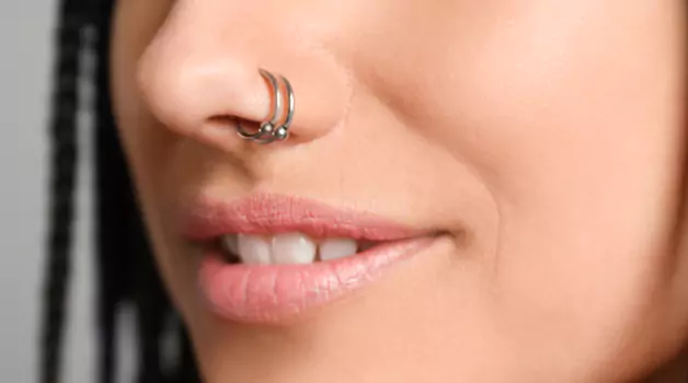 Double nose piercing same side Short primer