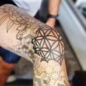 Grid on kneecap tattoo