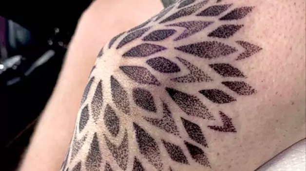 Knee cap tattoo aftercare