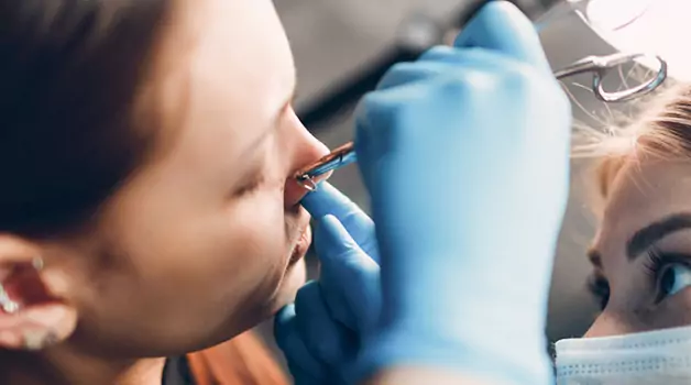 Procedure for getting double nose piercing same side