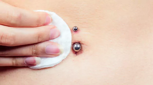 Risk of changing belly piercing too soon
