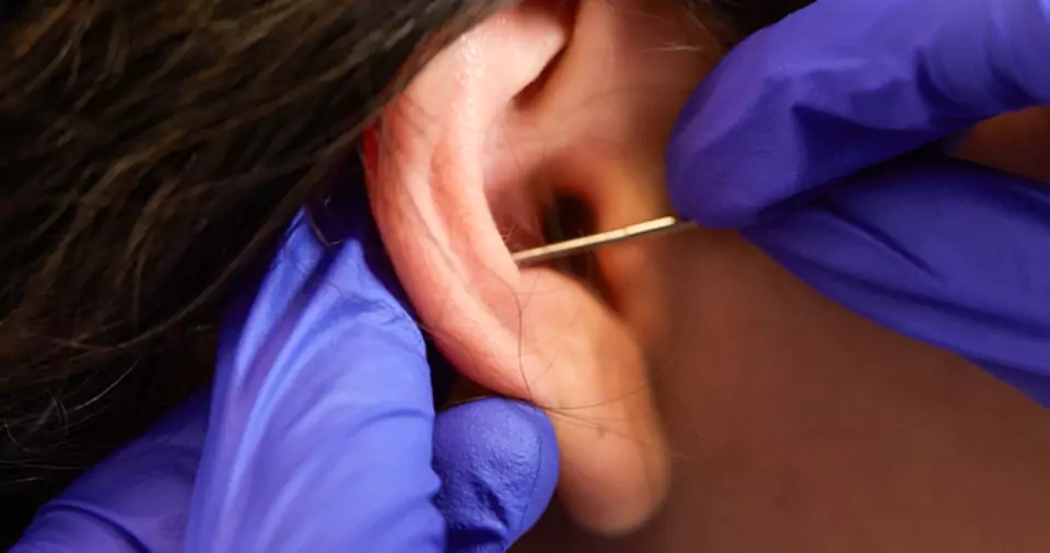 What gauge is a conch piercing