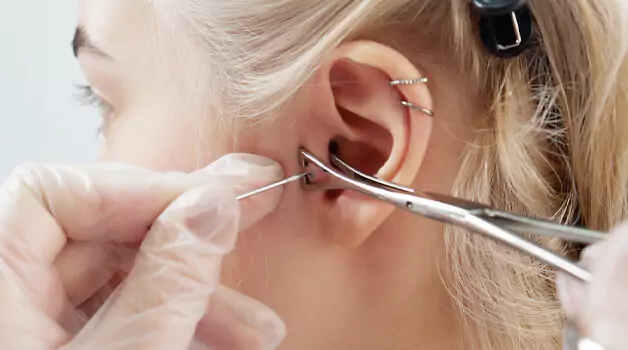4 reasons to take out a tragus piercing