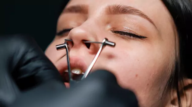 septum-piercing-pain-scale-how-much-does-it-hurt