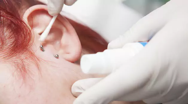 4 things to do if your tragus piercing won’t unscrew